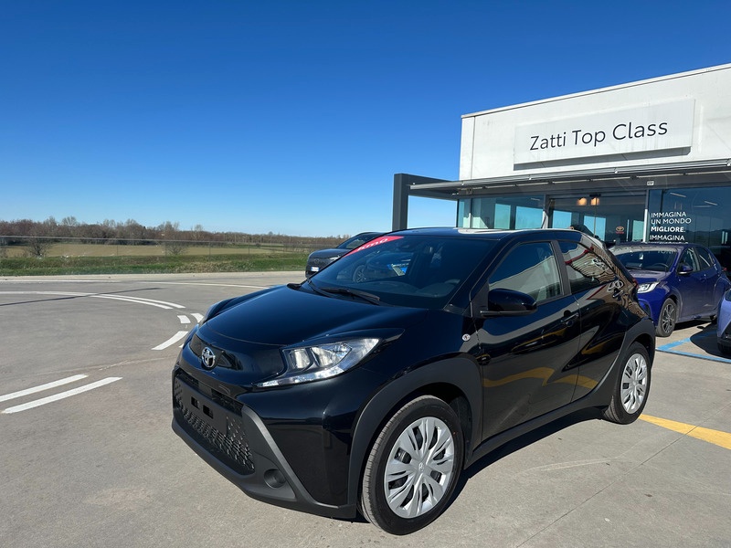 Foto veicolo TOYOTA AYGO X Aygo X 1.0 Active 72cv Benzina Verde