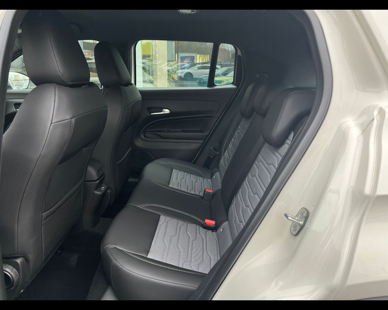 Foto JEEP Avenger 1.2 turbo e-hybrid Upland 4xe 136cv edct6