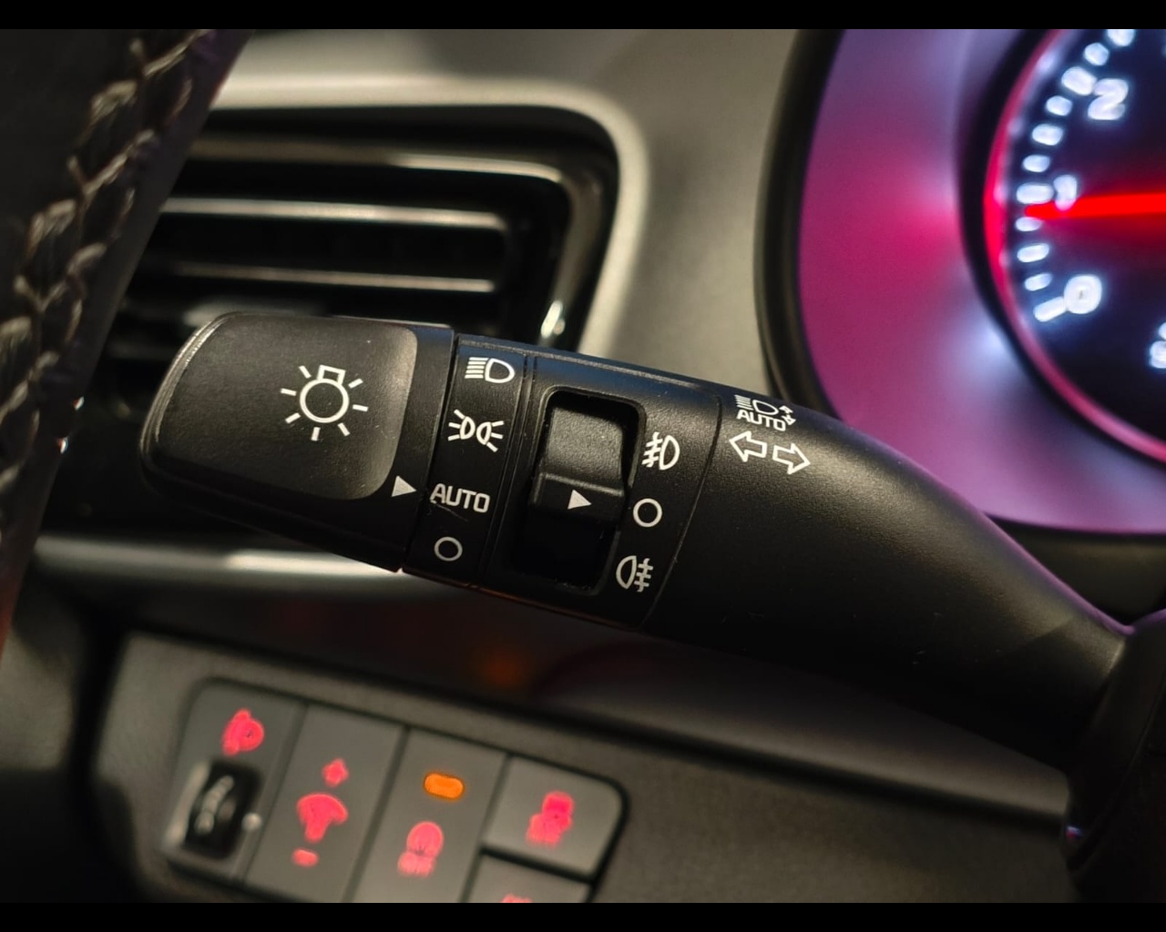 Foto KIA Stonic 1.0 t-gdi mhev Style s/Design Pack 100cv imt