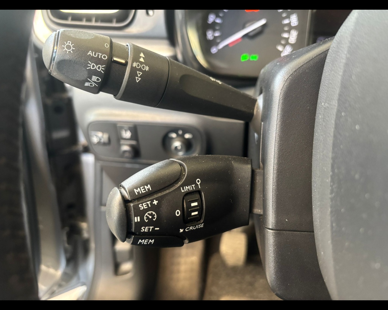 Foto CITROEN C3 1.2 puretech Shine s&s 83cv 