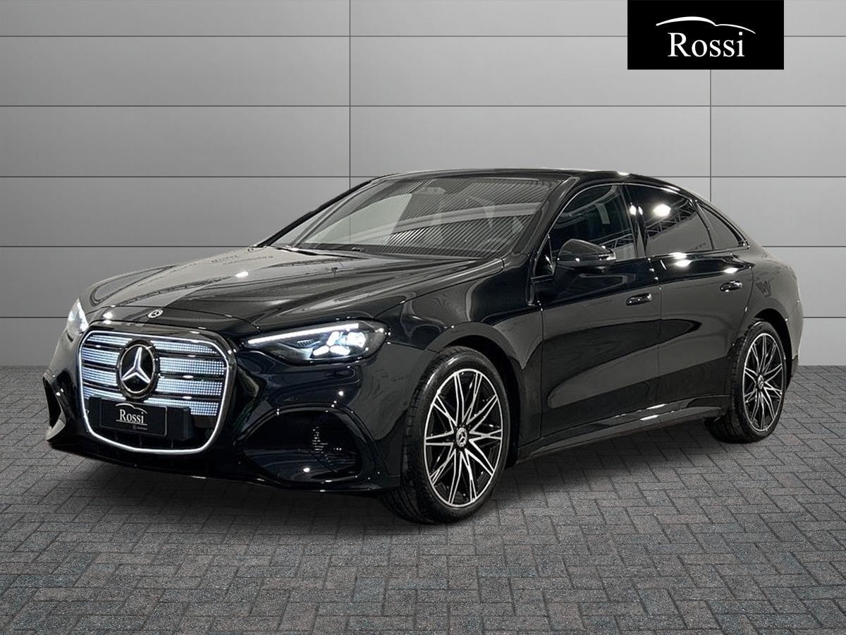 Mercedes-Benz C 400 4MATIC con tecnologia EQ