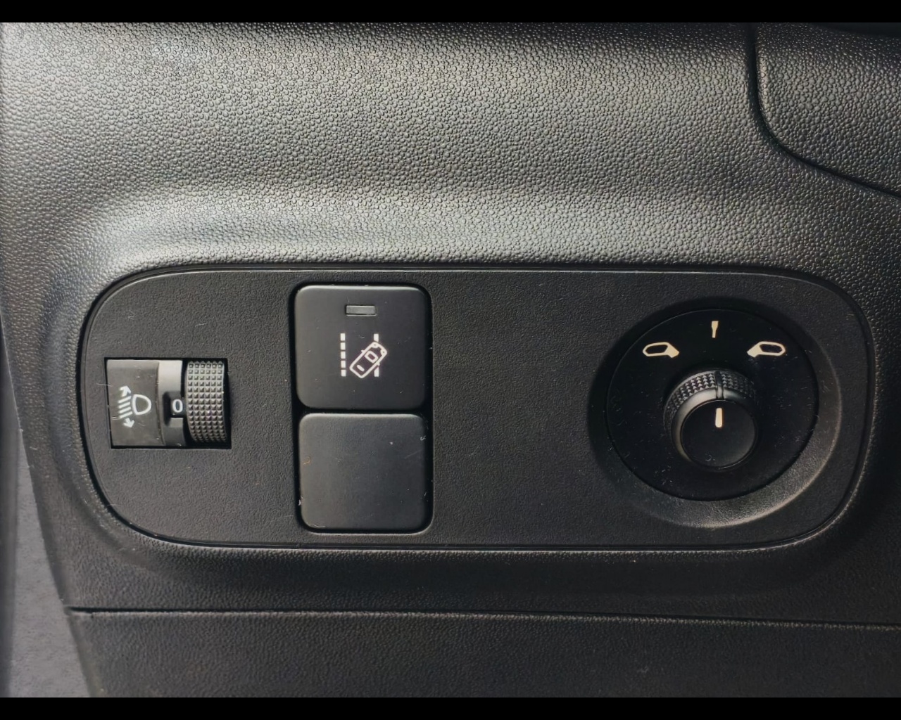 Foto CITROEN C3 1.2 puretech Shine 82cv