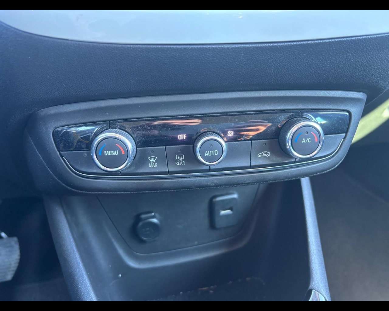 Foto OPEL Crossland 1.5 ecotec Design&Tech 110cv