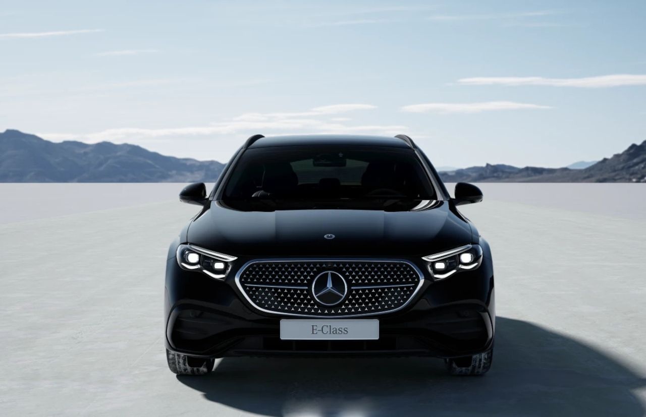 Mercedes-Benz E 300 de 4MATIC con tecnologia ibrida EQ