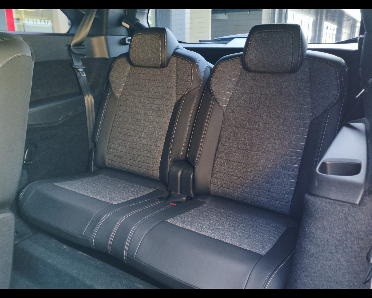 Foto PEUGEOT 5008 1.2 hybrid Allure 136cv e-dcs6