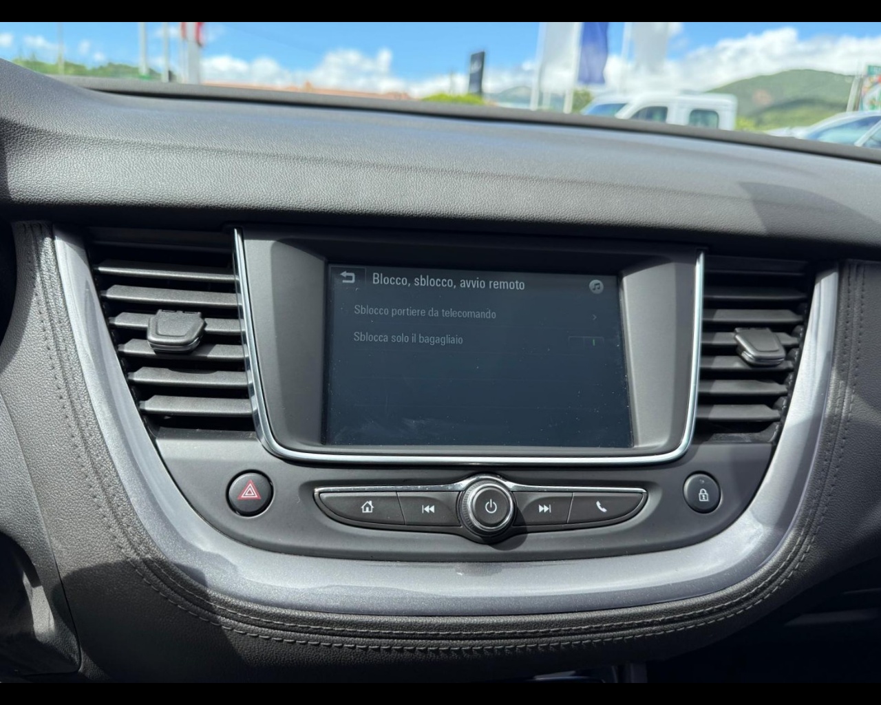 Foto OPEL Grandland X 1.2 Design Line s&s 130cv