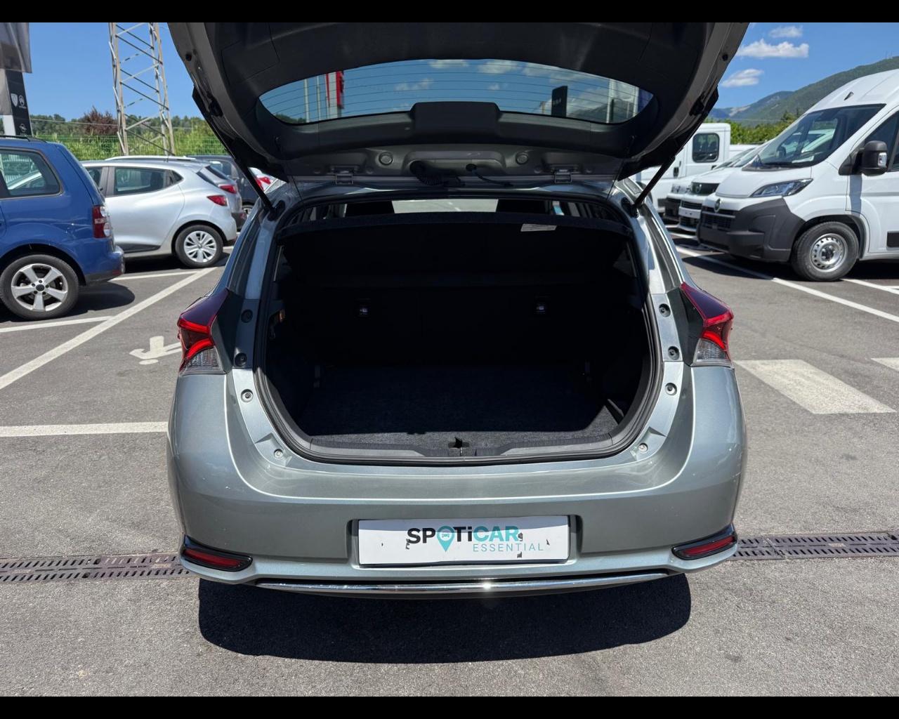 Foto TOYOTA Auris 1.8h Lounge cvt my17