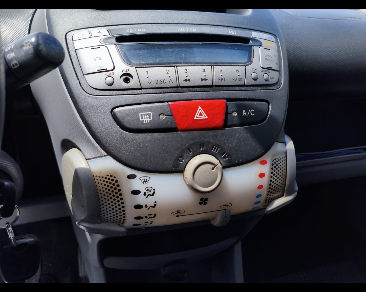 Foto PEUGEOT 107 1.0 12v Access (desir) 5p FL