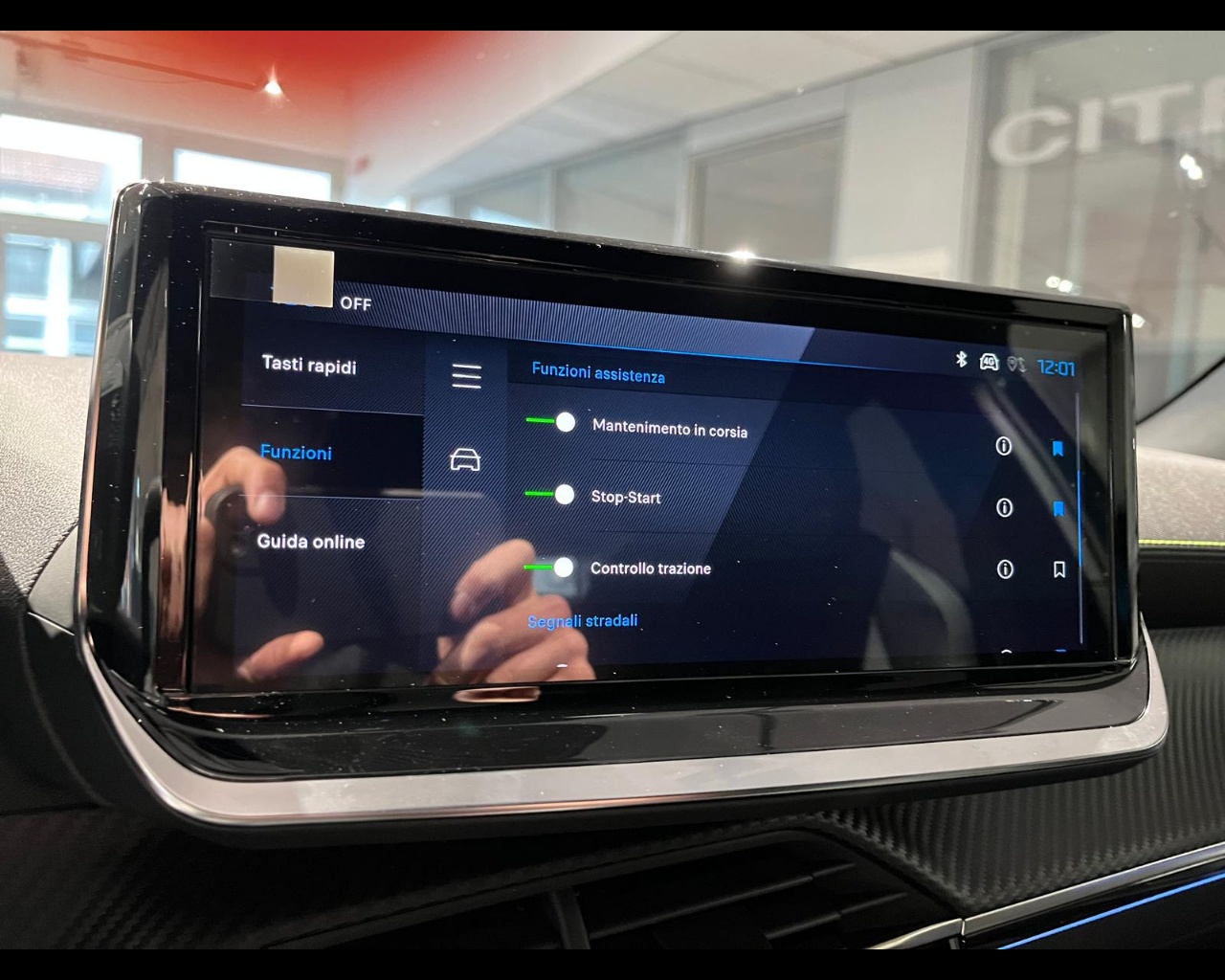 Foto PEUGEOT 2008 1.2 hybrid GT 136cv e-dcs6