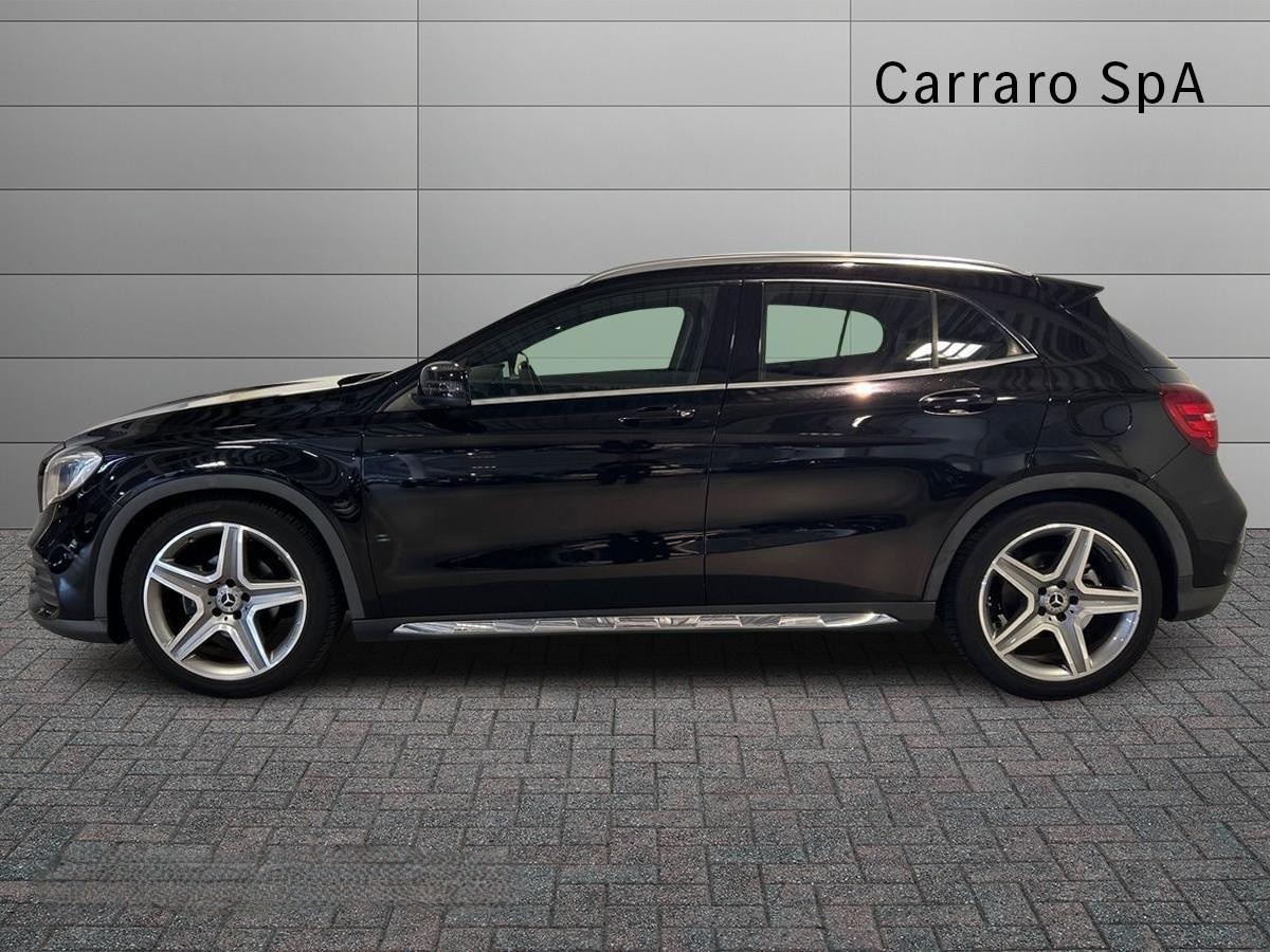 Mercedes GLA GLA 200 D Premium 7G-DCT - 6