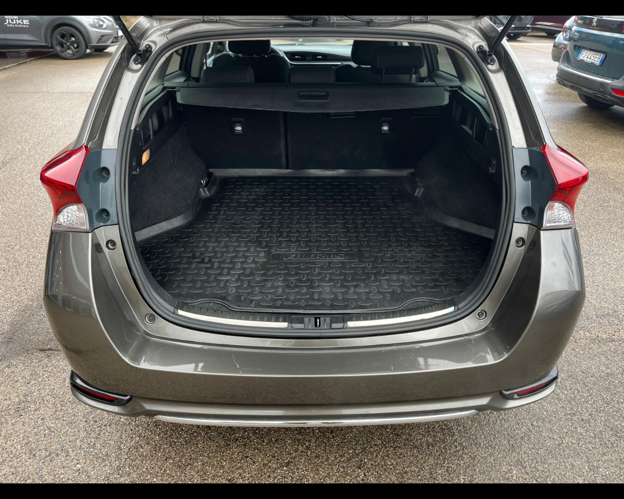 Foto TOYOTA Auris Touring Sports 1.8h Style cvt