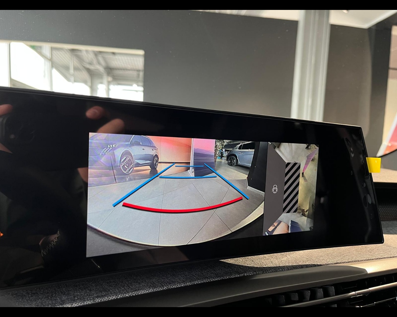 Foto PEUGEOT 3008 1.2 hybrid GT 136cv e-dcs6