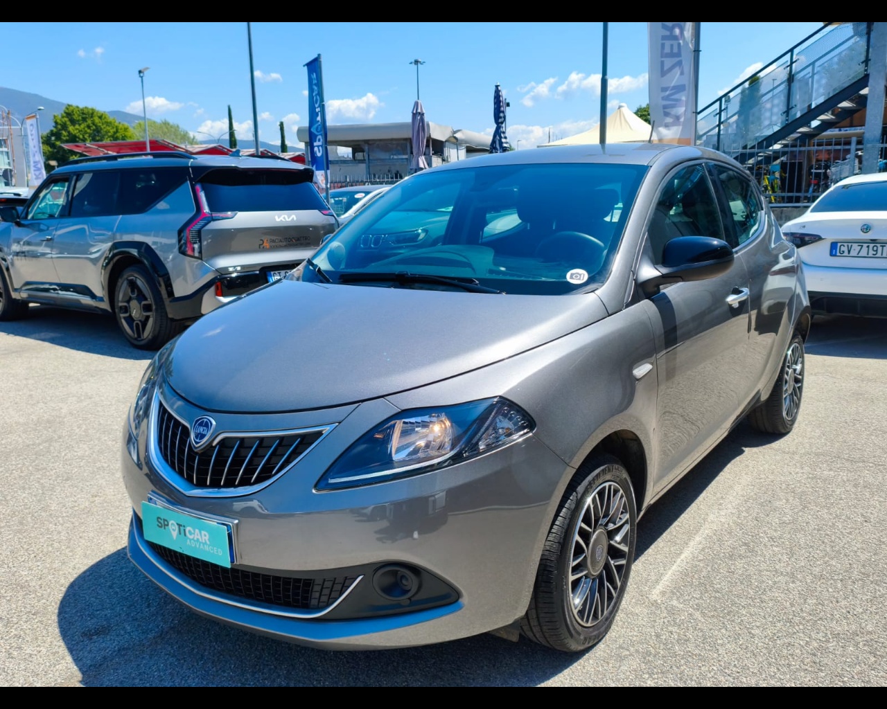 LANCIA Ypsilon 1.0 firefly hybrid Platino s&s 70cv usata per neopatentati