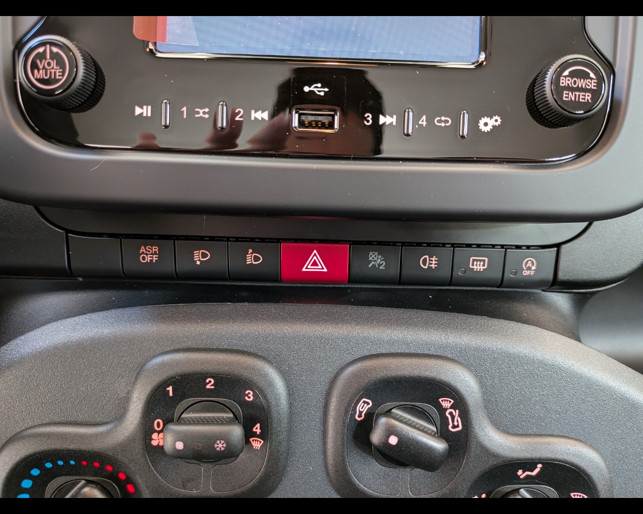 Foto FIAT Panda 1.0 firefly hybrid s&s 70cv 5p.ti