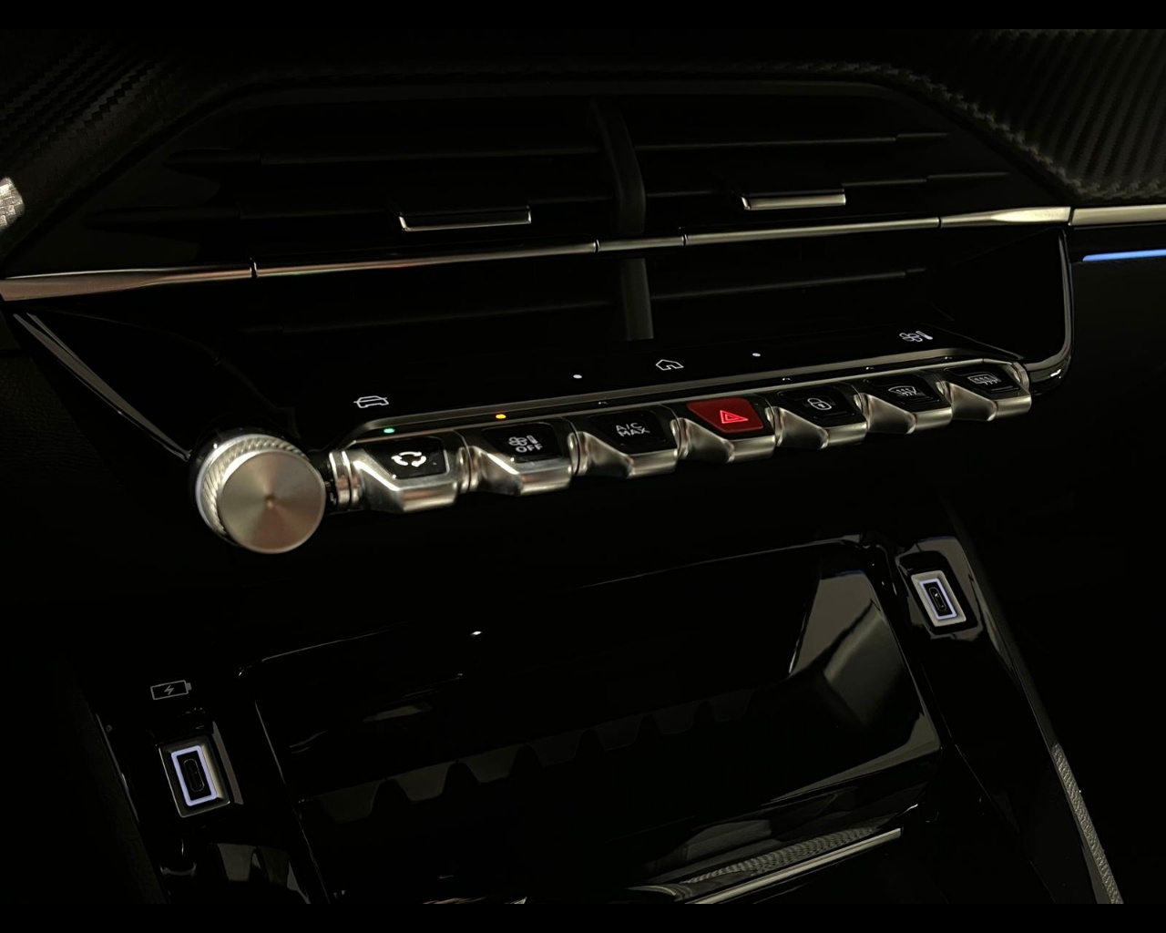 Foto PEUGEOT 2008 1.2 hybrid GT 136cv e-dcs6