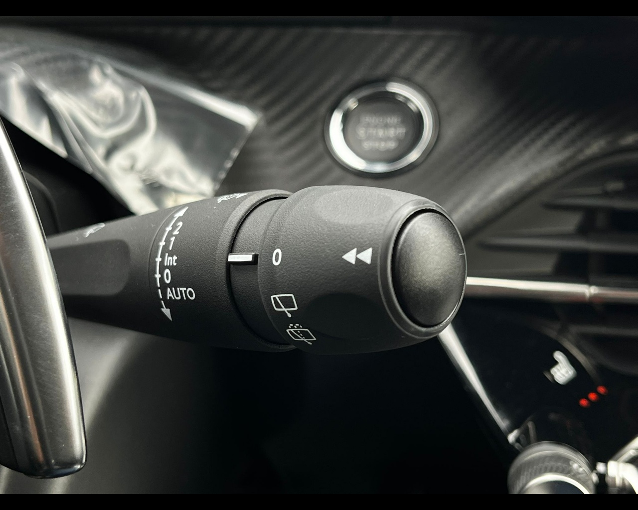 Foto PEUGEOT 208 1.2 hybrid GT 136cv e-dcs 6