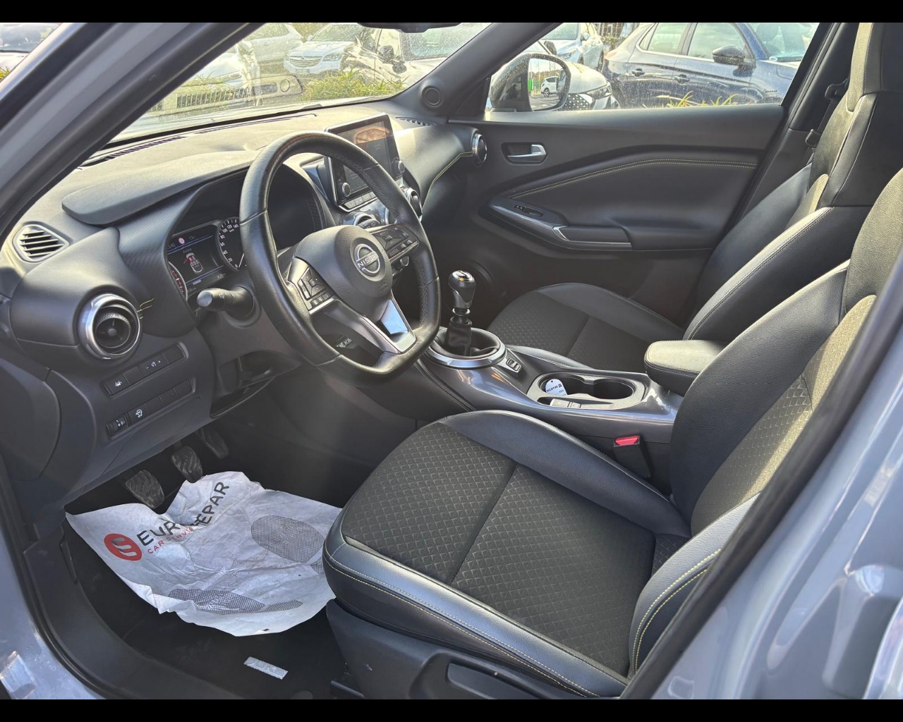 Foto NISSAN Juke 1.0 dig-t Kiiro 114cv