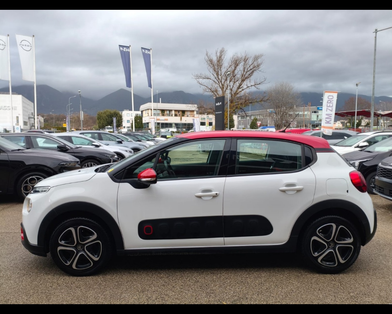 Foto CITROEN C3 1.2 puretech Shine 82cv
