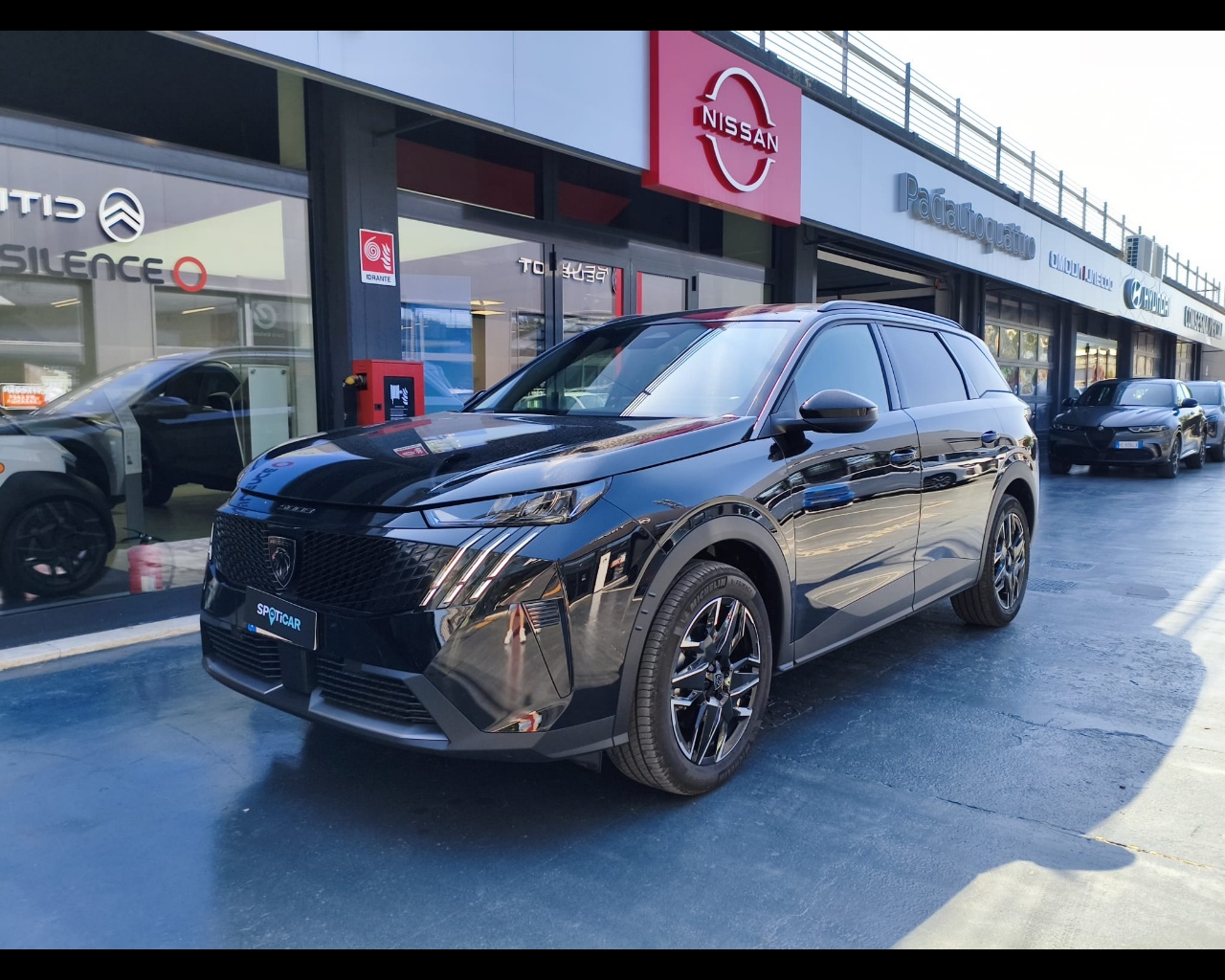 PEUGEOT 5008 1.2 hybrid Allure 136cv e-dcs6 Usata