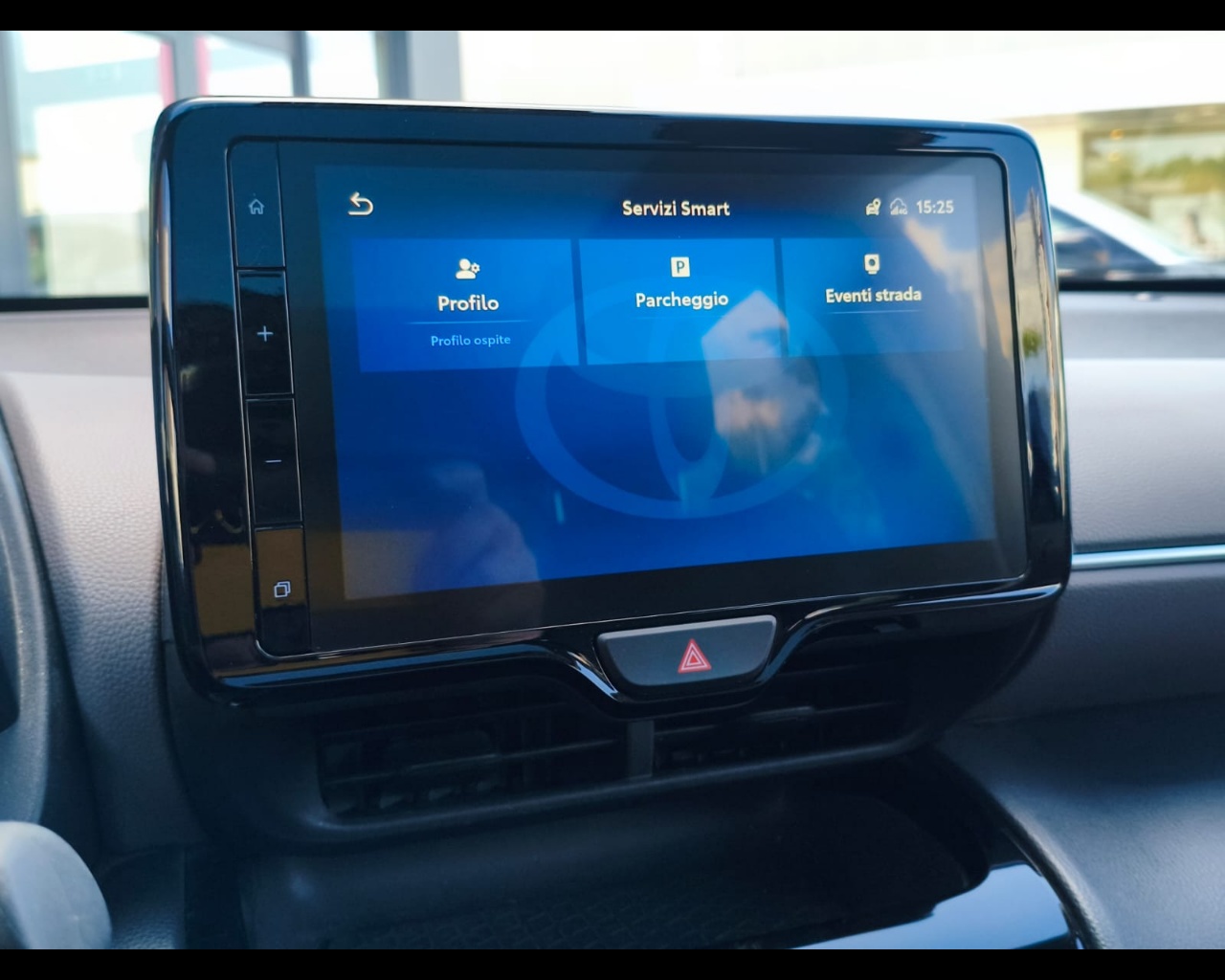 Foto TOYOTA Yaris Cross 1.5h Lounge fwd 116cv e-cvt