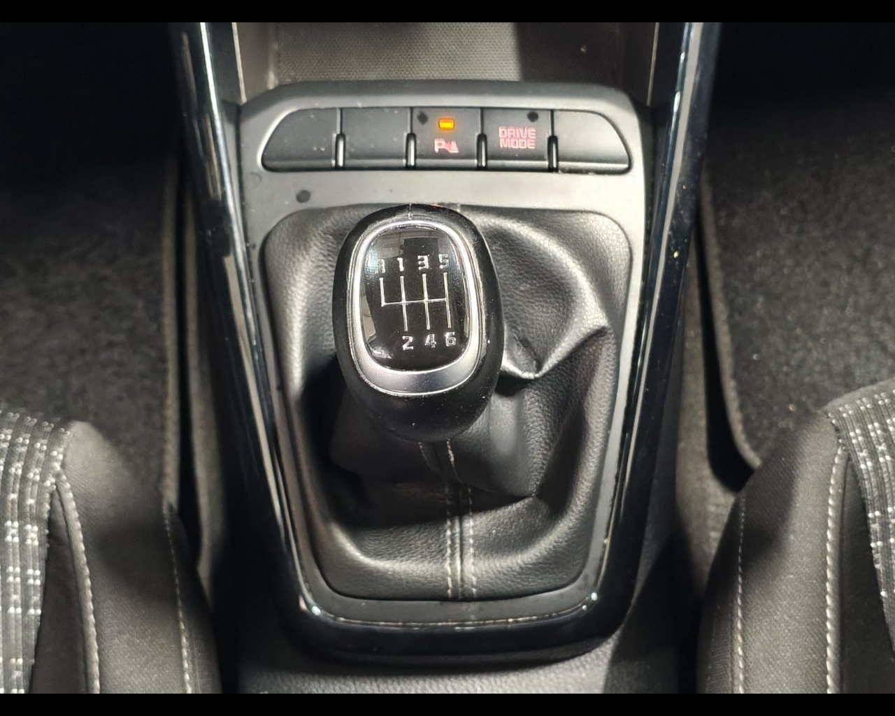 Foto KIA Stonic 1.0 t-gdi mhev Style s/Design Pack 100cv imt