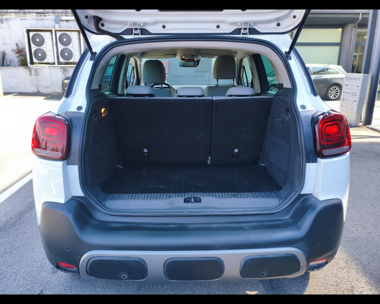 Foto CITROEN C3 Aircross 1.5 bluehdi Shine s&s 120cv eat6