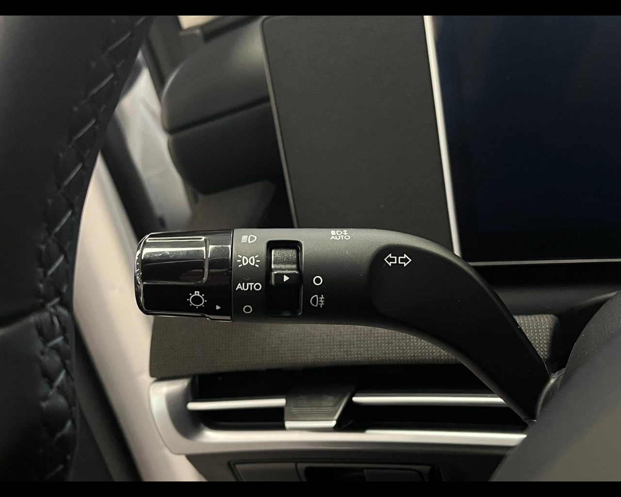 Foto HYUNDAI TUCSON PE 1.6HEV AT 2WD EXELLENCE+LP+PP