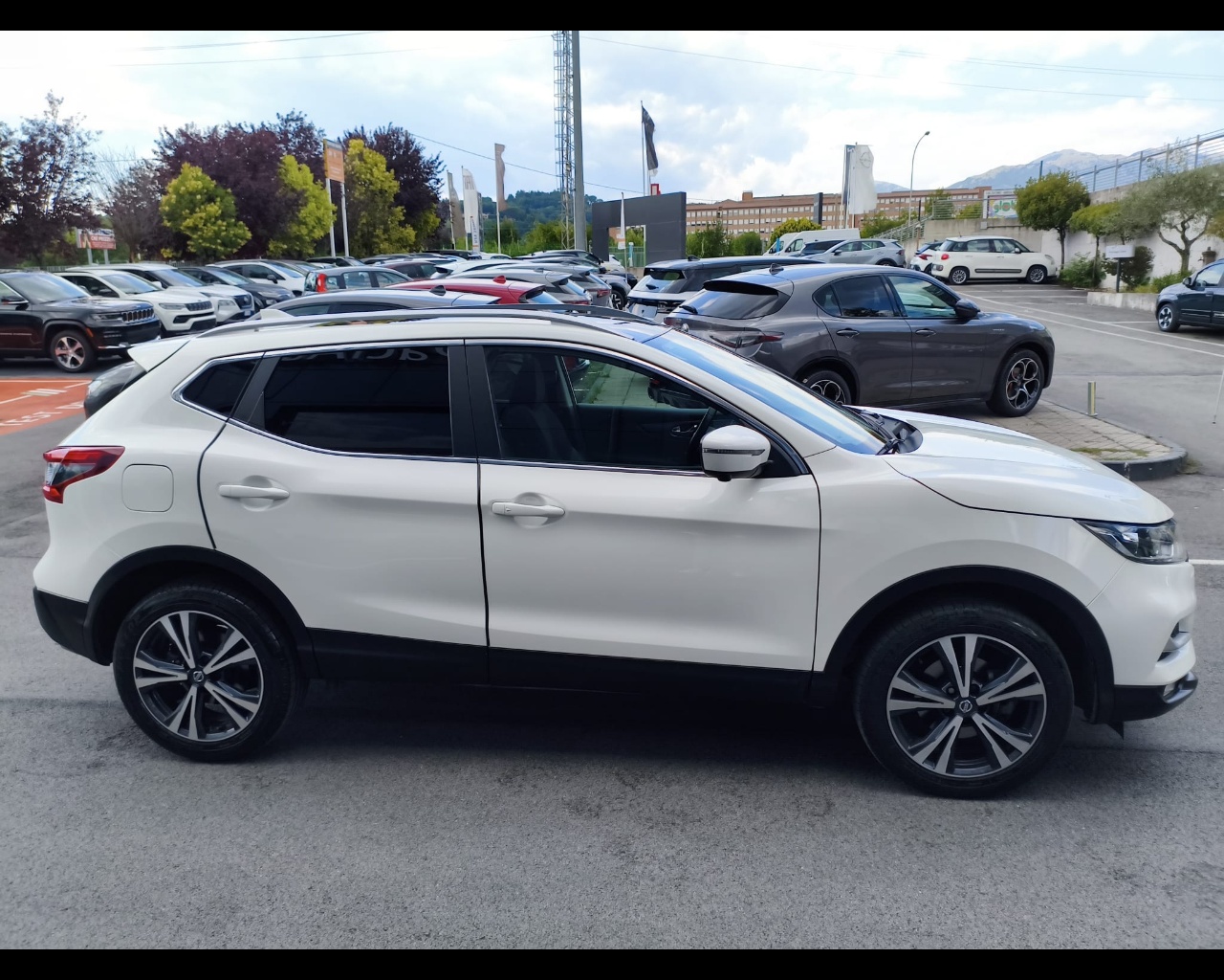 Foto NISSAN Qashqai 1.5 dci N-Connecta 110cv