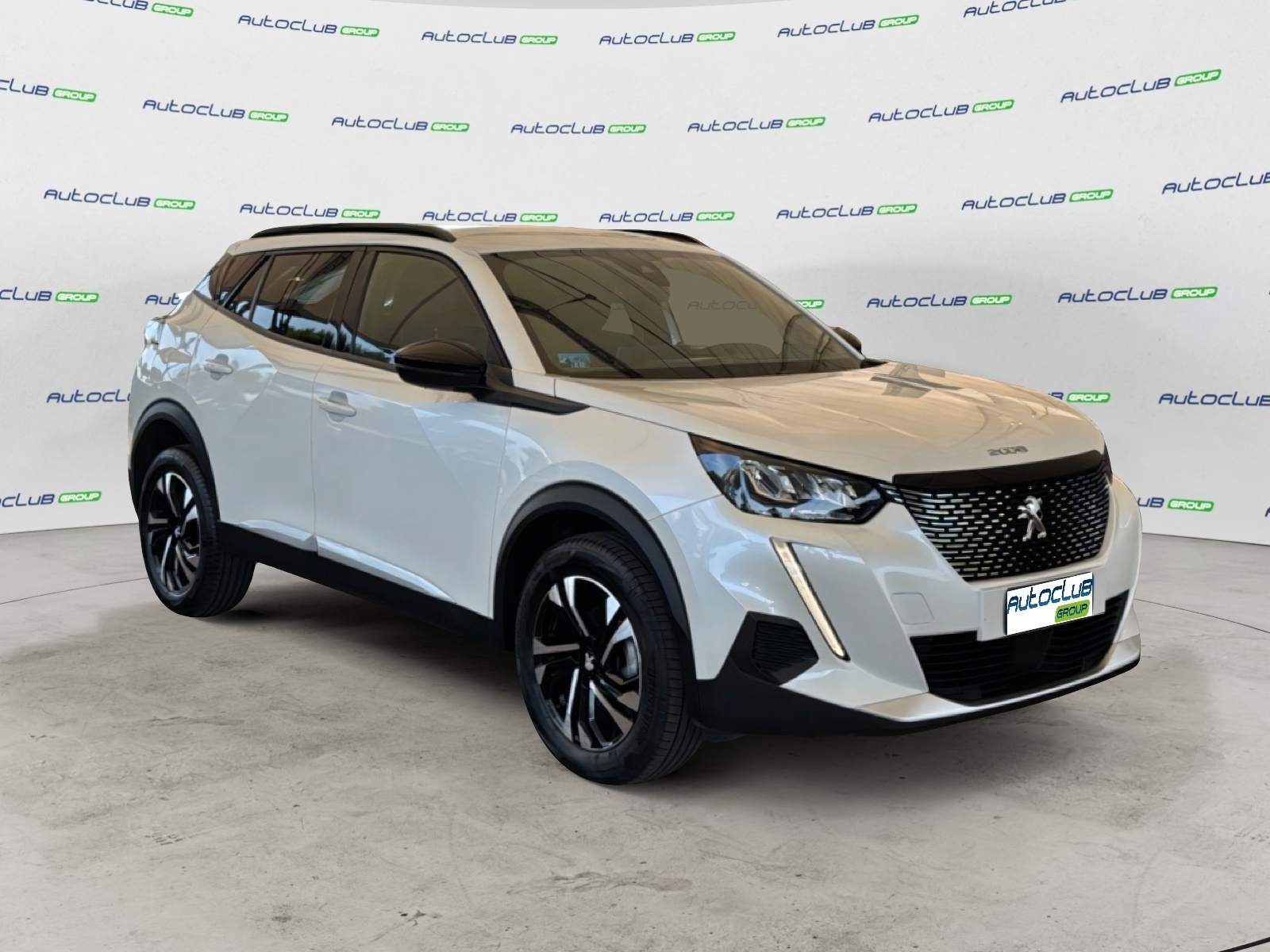Peugeot 2008 1.2 Puretech Allure Pack S&s 100cv Usato 2023 [5] Bianco Okenite Taranto