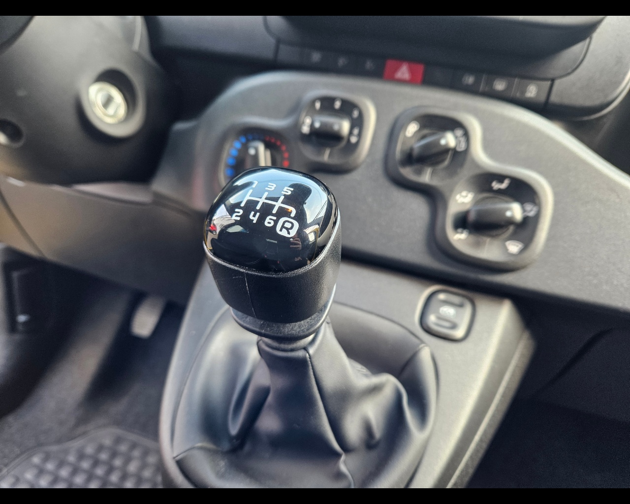 FIAT Panda 1.0 70cv Hybrid Icon Ibrida km0 - 18