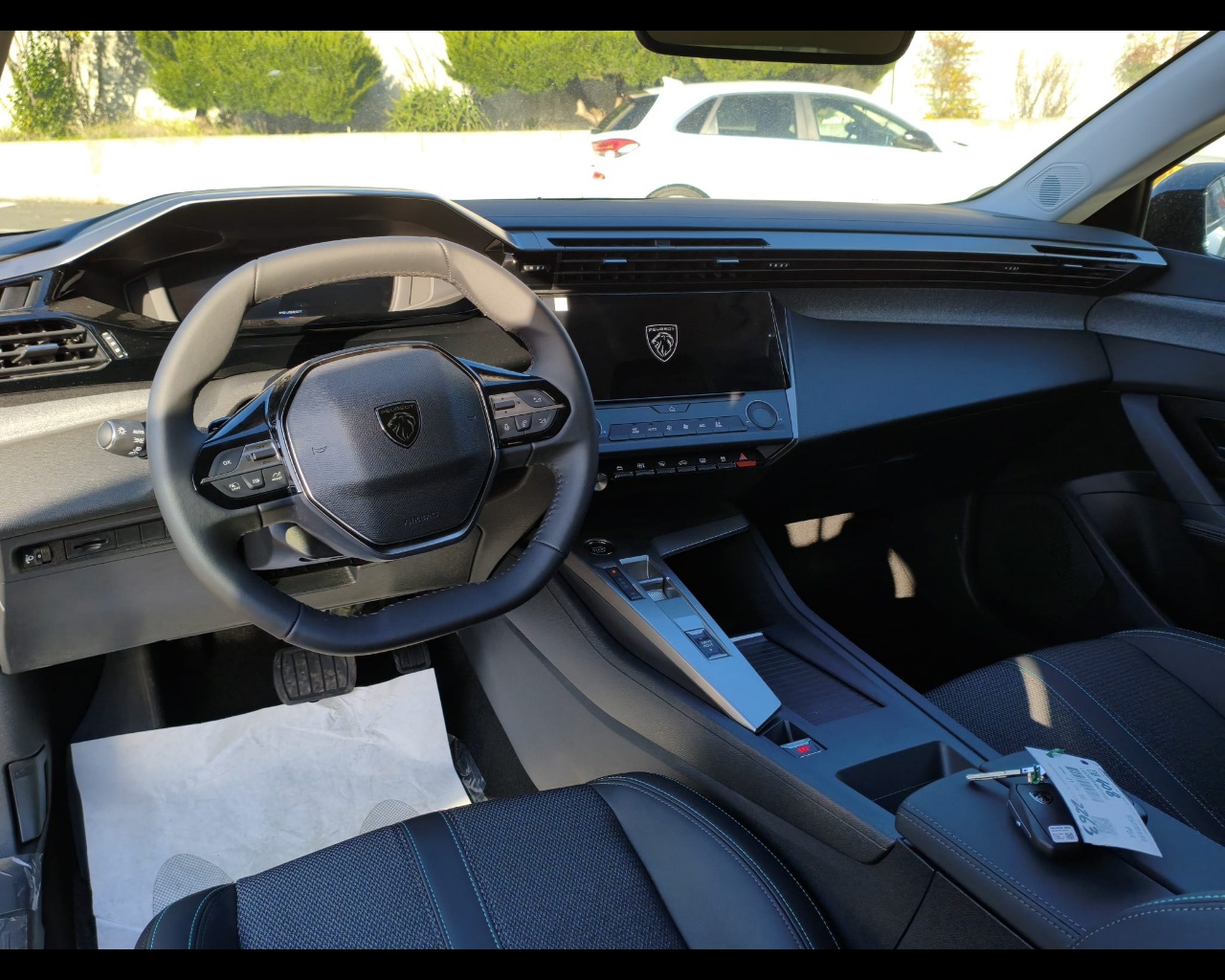 Foto PEUGEOT 408 1.2 hybrid Allure 136cv e-dsc6