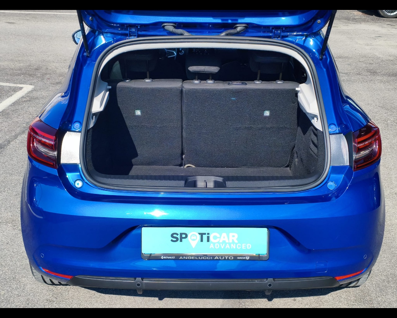 Foto RENAULT Clio 1.6 E-Tech hybrid Zen 140cv auto 