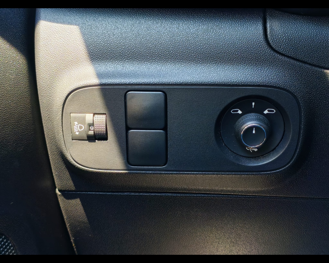 Foto CITROEN C3 1.2 puretech C-Series s&s 83cv neopatentati