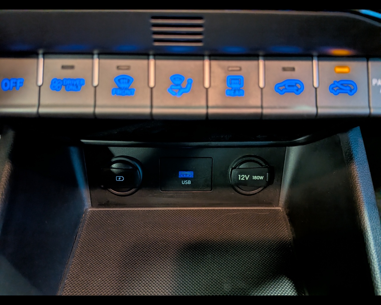 Foto HYUNDAI Kona 1.6 gdi hev Xline Safety Pack 2wd 141cv dct