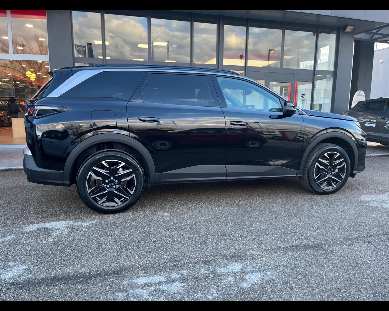 Foto PEUGEOT 5008 1.2 hybrid Allure 136cv e-dcs6