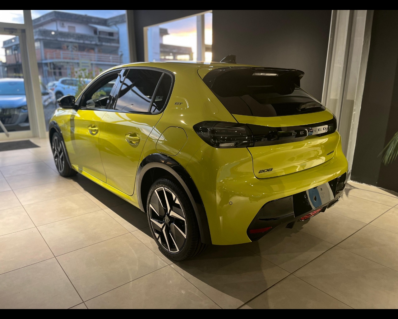 Foto PEUGEOT 208 1.2 hybrid GT 136cv e-dcs 6