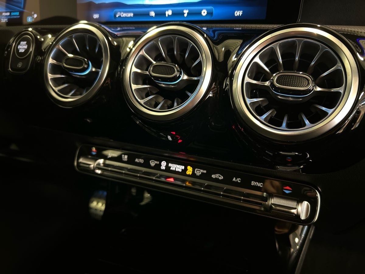 Mercedes-AMG Classe A 35 AMG Premium Plus AMG Line 4Matic 7G-DCT - 14