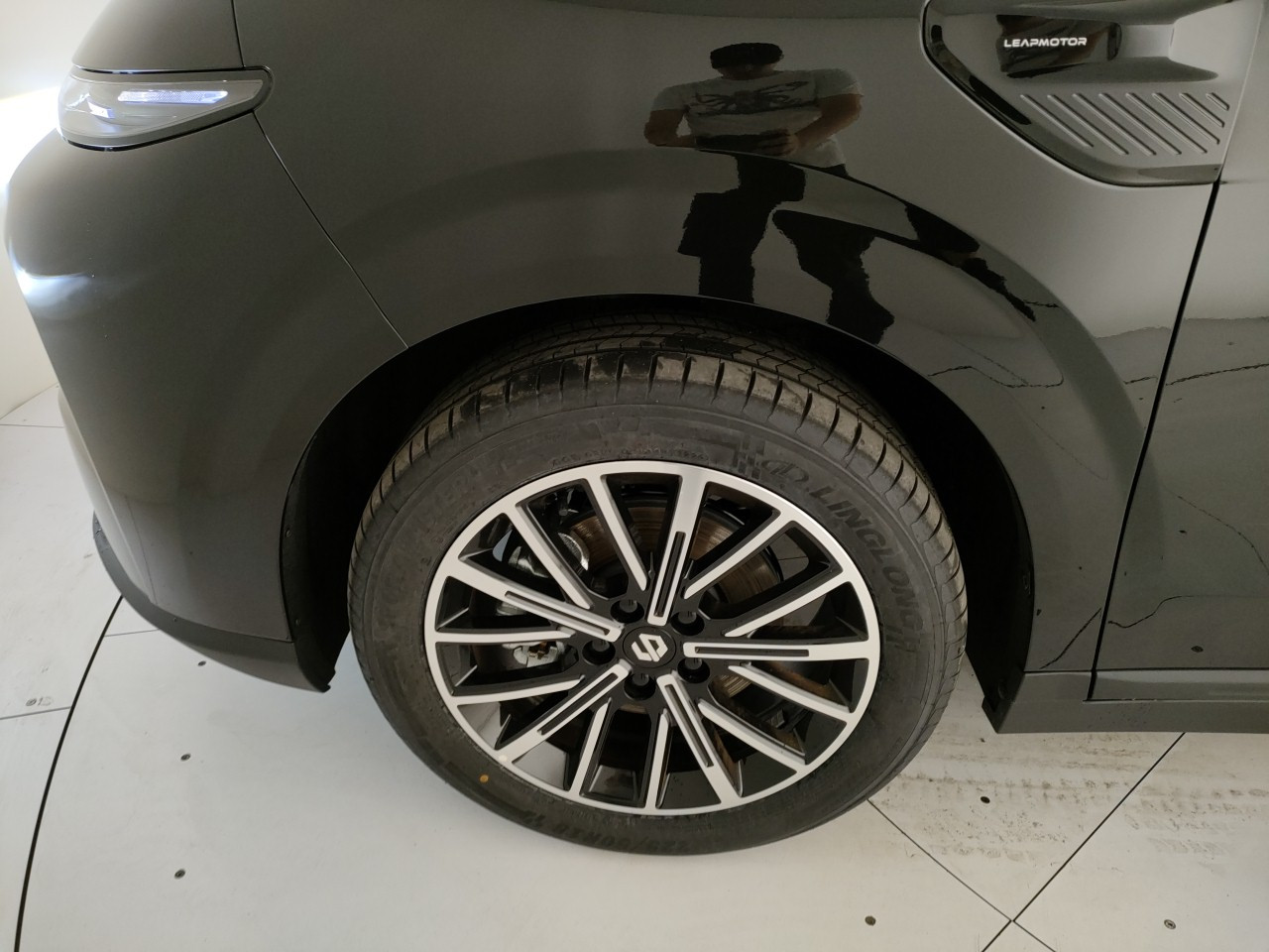 Leapmotor B10 Nuovo Ibrido benzina B10 Porto Mantovano
