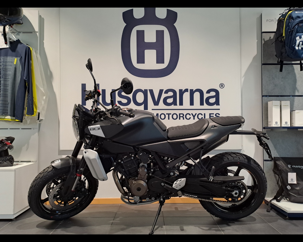 HUSQVARNA Svartpilen 801