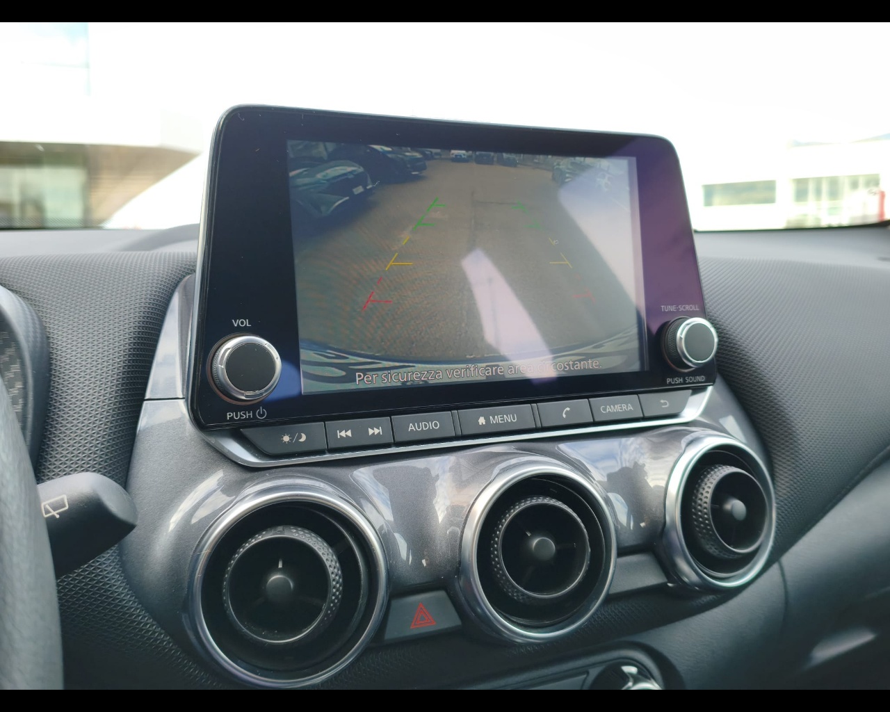 Foto NISSAN Juke 1.0 dig-t Acenta 114cv