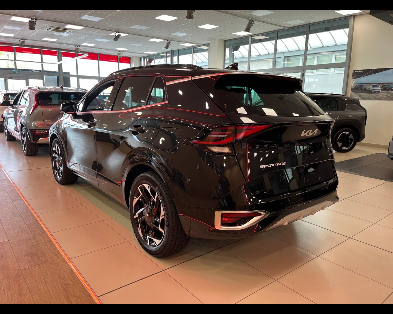 Foto KIA SPORTAGE MY25 1.6 PHEV AWD GTL SPT