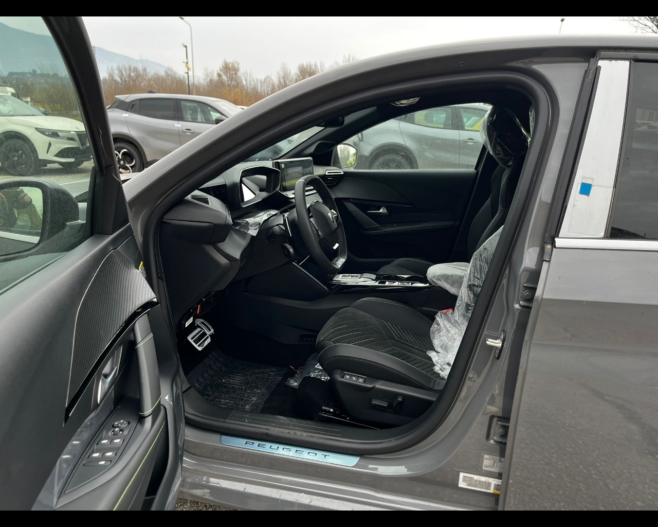 Foto PEUGEOT 208 1.2 hybrid GT 136cv e-dcs 6