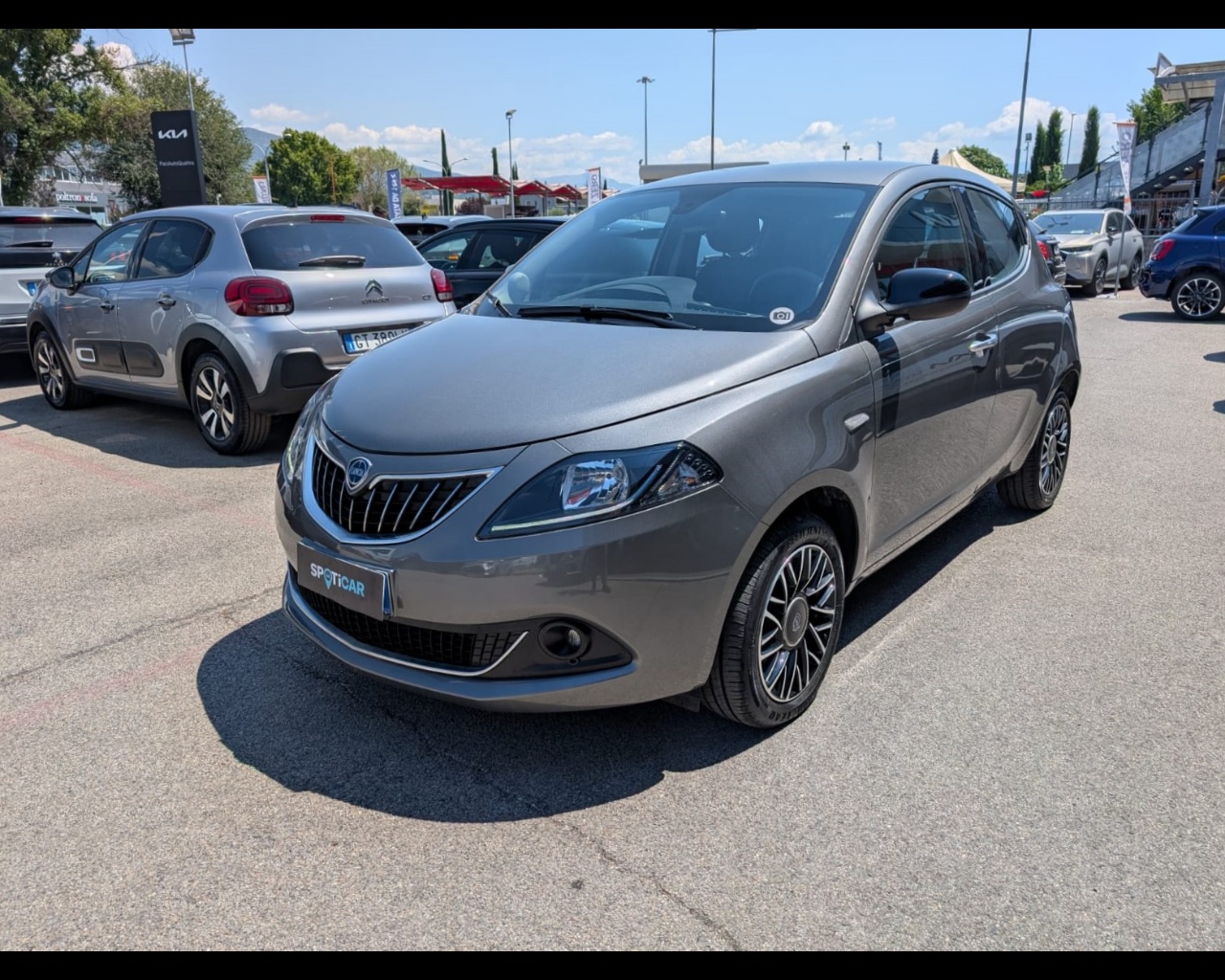 LANCIA Ypsilon 1.0 firefly hybrid Platino s&s 70cv usata per neopatentati