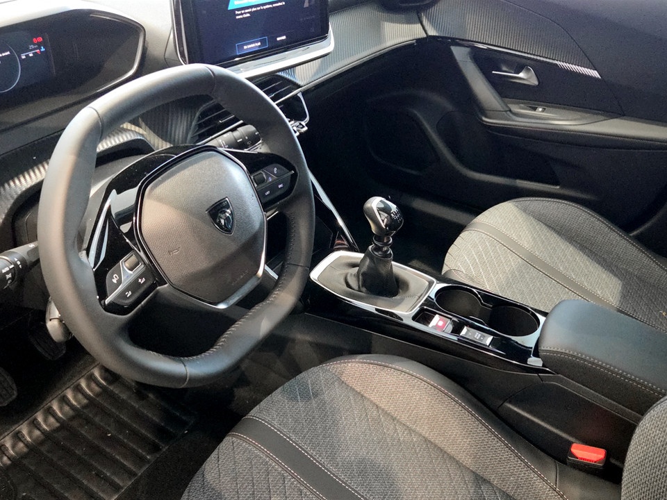 PEUGEOT 2008 Allure PureTech 100 S&S Benzina km0 - 5