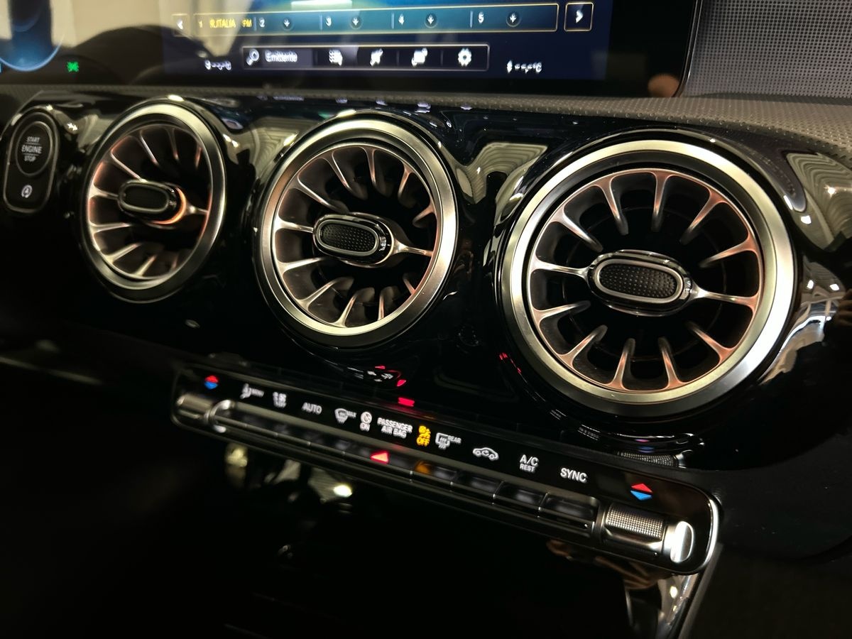 Mercedes Classe A Classe A 180 D Premium Night edition 8G-DCT - 14