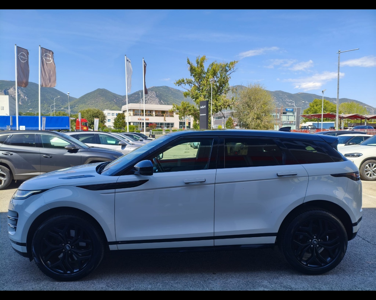 Foto LAND ROVER Range Rover Evoque 2.0d i4 mhev R-Dynamic S awd 150cv auto