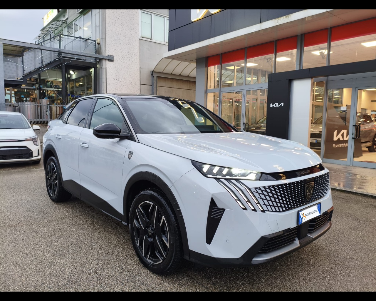 Foto PEUGEOT 3008 1.2 hybrid GT 145cv e-dcs6