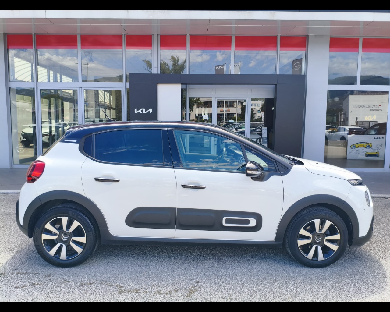 Foto CITROEN C3 1.2 puretech Shine s&s 83cv