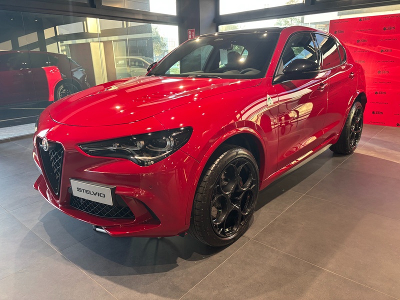 Foto veicolo ALFA ROMEO Stelvio Stelvio Quadrifoglio My24 V6 Quadrifoglio 520 Cv Benzina Verde
