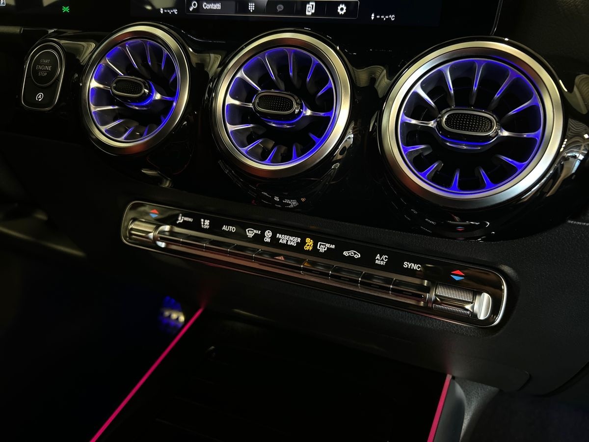 Mercedes GLA GLA 180 d Premium auto - 14